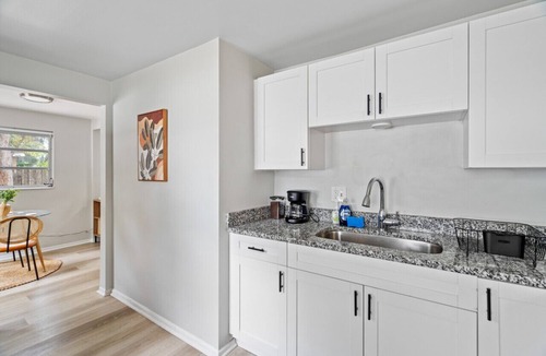 United Central Apartment | Stylish 1bd Apartment Near Central Ave (Main Floor)
