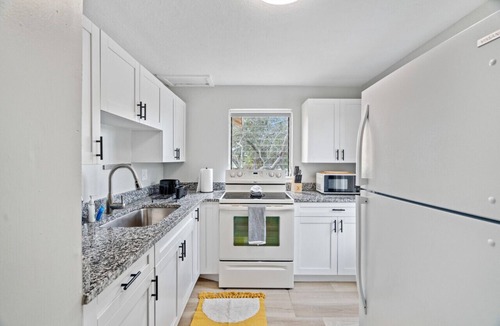 United Central Apartment | Stylish 1bd Apartment Near Central Ave (2nd Floor)