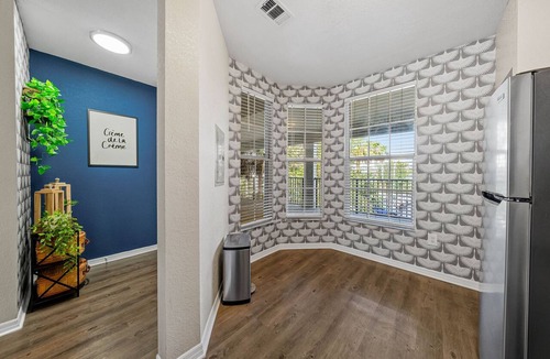 Westchase Apartment | Stylish 2BR/2BA w/Pool, Gym Near Airport #3