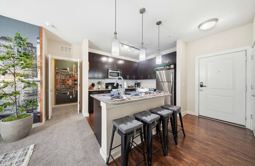 Courier City - Oscawana Apartment | Stylish 2BR w/Balcony, Pool & Pet-Friendly #15