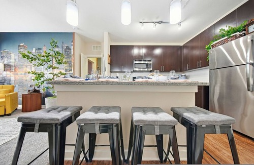 Courier City - Oscawana Apartment | Stylish 2BR w/Balcony, Pool & Pet-Friendly #15