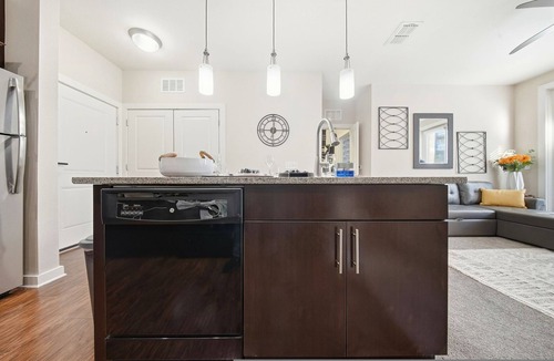 Courier City - Oscawana Apartment | Stylish 2BR w Balcony Pool Pet-friendly 15