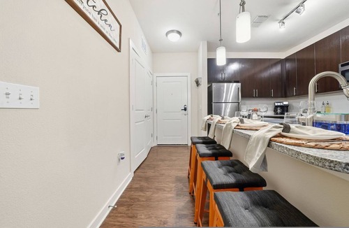 Courier City - Oscawana Apartment | Stylish 2BR w/Pool + Pet-Friendly | Unit #13