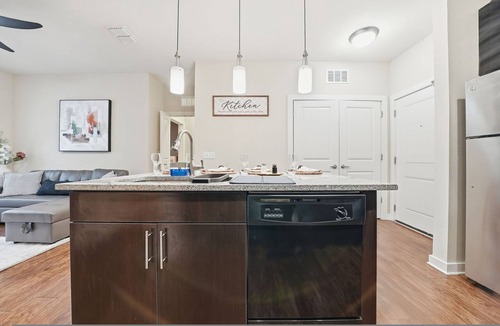 Courier City - Oscawana Apartment | Stylish 2BR w/Pool + Pet-Friendly | Unit #13
