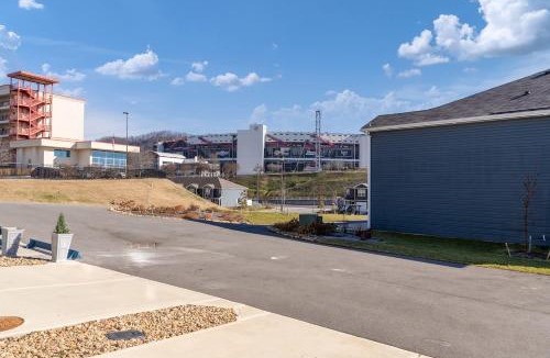Bluff City House | Stylish 3BR Getaway across Bristol Speedway