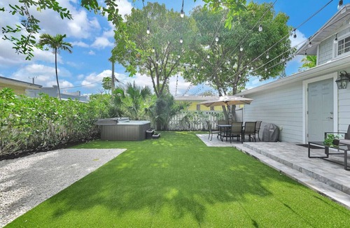 Northeast Miami House | Stylish 4B/3B with Jacuzzi near Wynwood & Beaches