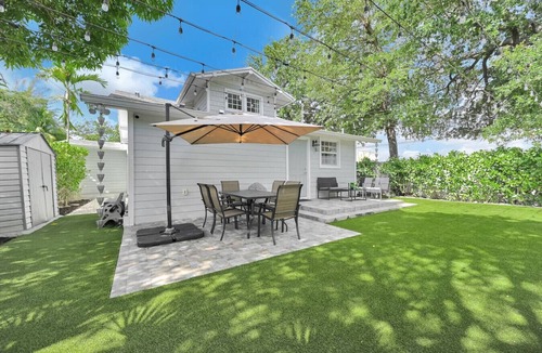 Northeast Miami House | Stylish 4B/3B with Jacuzzi near Wynwood & Beaches
