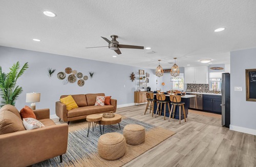 Indian Rocks Beach House | Stylish Beach Escape –Fresh Remodel, Hammock, Patio & Walk to White Beaches.