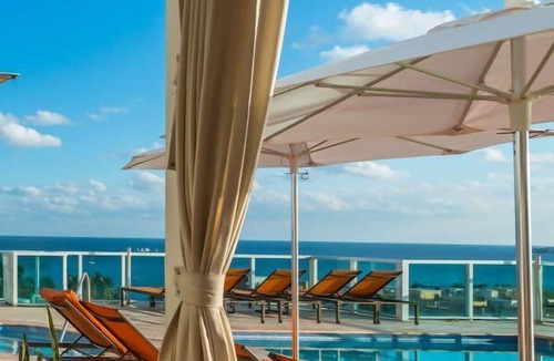 Coconut Grove Apartment | Stylish Coconut Grove Suite with Bay Views