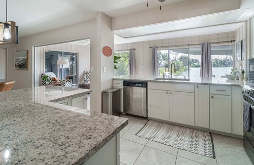 Venice Gardens House | Stylish & Cozy~ 10mins to beach and shops