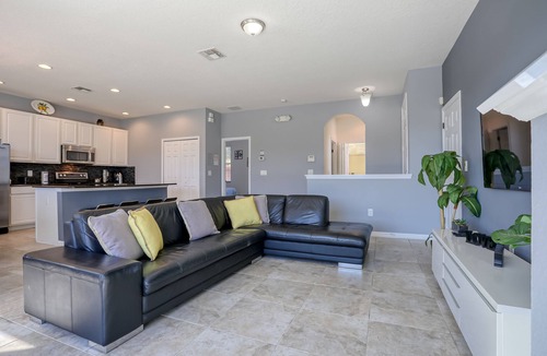 Bellavida House | Stylish Family Retreat with Pool near Disney World