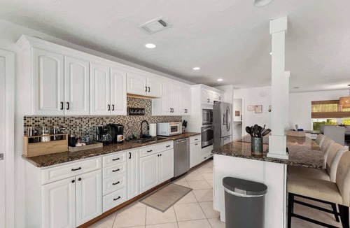 Pine Lakes House | Stylish Home near Beaches - Heated Pool - Oasis