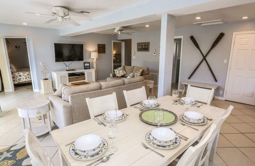 Mid Island House | Stylish home w. tropical landscaping, private pool + hot tub