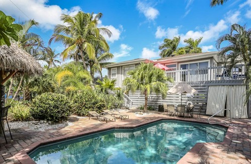 Mid Island House | Stylish home w. tropical landscaping, private pool + hot tub