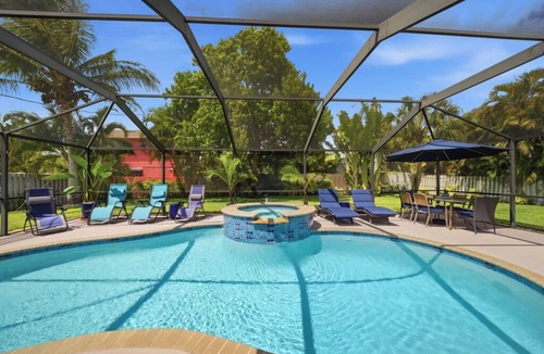 Naples Park House | Stylish Naples Retreat Heated Pool + Spa Minutes to Beach