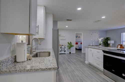 Fruitville House | Stylish Nomad Nest: Workspace | Patio | Sarasota