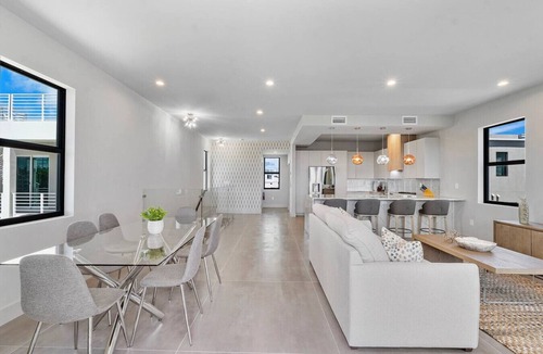 Paradise Point House | Stylish Oceanview Kayak Getaway w/Pool & Hot Tub!