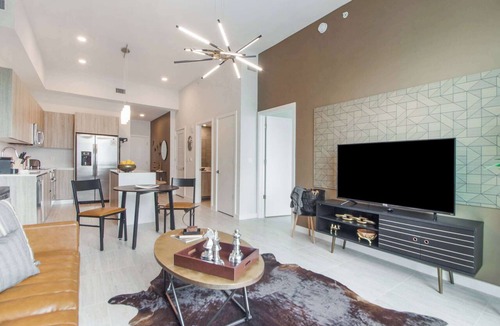 Northeast Miami Condo | Stylish Penthouse 1 Bdrm Condo Great Views