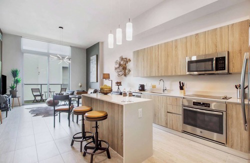 Northeast Miami Condo | Stylish Penthouse 1 Bdrm Condo Great Views