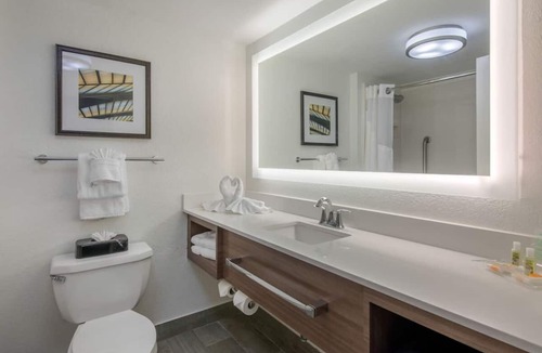 Tropic Hotel | Stylish Viera Stay | Outdoor Pool | Free Parking | Pets Welcome