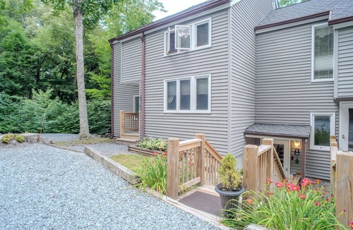 Sugar Mountain Condo | Sugar Ski Resort Gem, Walk to Slopes, King Bed, AC