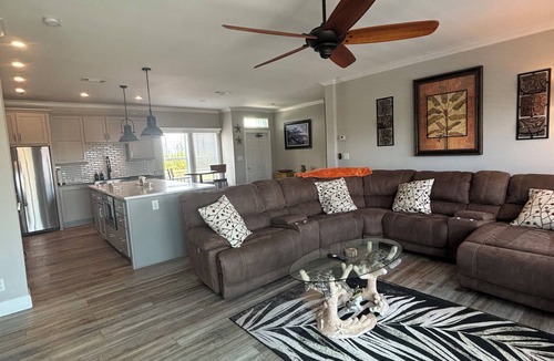 Sugarloaf Shores House | Sugarloaf Key - Beautiful 3-bedroom house on a canal with a boat lift!