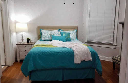 Hyde Park Apartment | Suite 10 - Casablanca of Hyde Park
