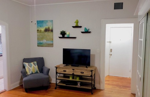 Hyde Park Apartment | Suite 10 - Casablanca of Hyde Park