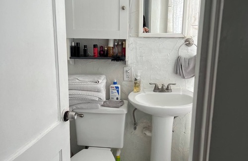 Courier City - Oscawana Apartment | Suite 4 - Casablanca of Hyde Park