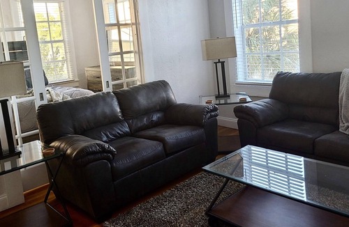 Courier City - Oscawana Apartment | Suite 8 - Casablanca of Hyde Park