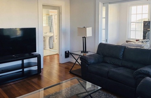 Courier City - Oscawana Apartment | Suite 8 - Casablanca of Hyde Park