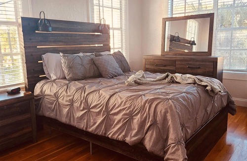 Courier City - Oscawana Apartment | Suite 8 - Casablanca of Hyde Park