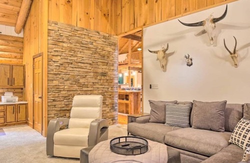 Sapphire Cabin | Suite Sixteen - Spacious Lodge Vibe - nestled within Burlingame