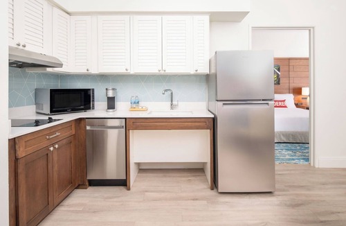 Park Shore Hotel | Suite w/Pool View with Free Breakfast