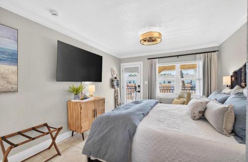 Redington Shores Apartment | Summer Promo for Mondays & Thursdays! - Coconut Villa's Suite 6