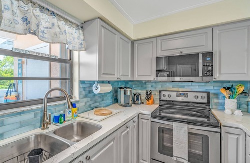 Key Largo Condo | Summer Special! 5 Star Resort w/Lagoon Pool Tennis GolfCart Kayaks Amenities