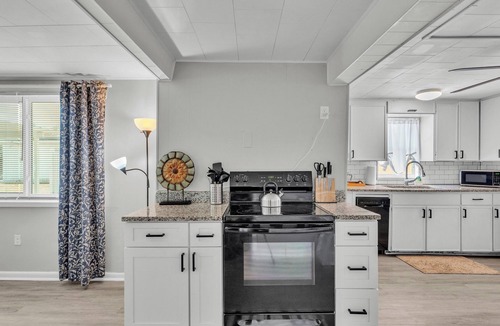 Auburndale House | Summer Specials! Pet Friendly, 4 beds, Family Oasis, Close to Lake Myrtle