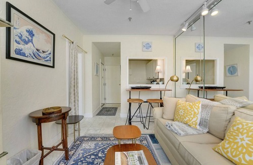 Palm Beach Condo | Summer Suite | Steps to Beach + Heated Pool