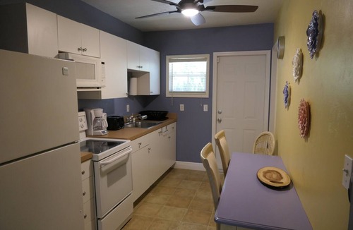 Altamont Manor Apartment | Sun, beach, and great savings: huge discounts on holiday destinations!