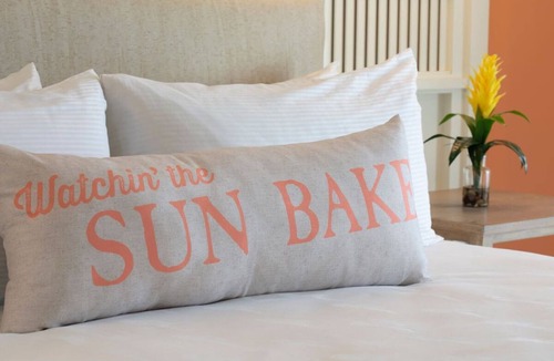 Fort Myers Beach Resort | Sun, Sand & Pool Views in 3 Beachfront Rooms Near Crescent Beach Family Park