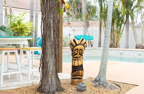 United Central House | "Sun Seeker" Private|Heated Pool|Monthly