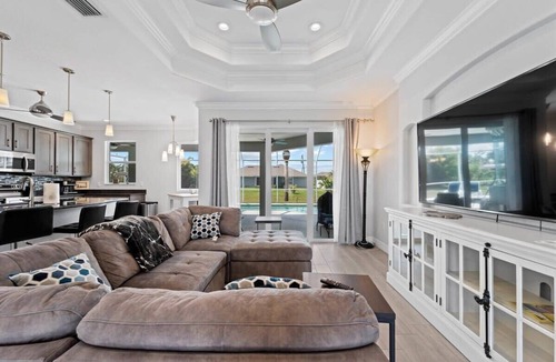 Long Meadow House | Sun-Soaked & Tranquil Getaway Relaxing Pool Area