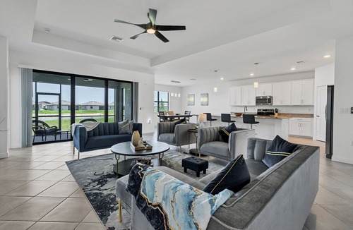 Gateway House | Sun soaked Zen Oasis with Salt Water Pool, Spa and Sunsets!