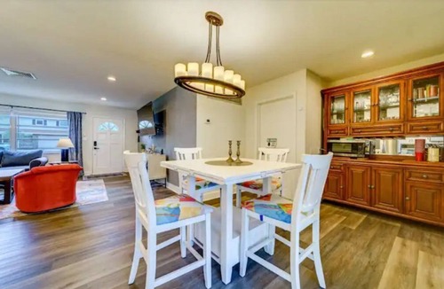 South Pinellas Community Council House | Sunbathers Casa: Huge Pool & 6 Mins to the Beach!