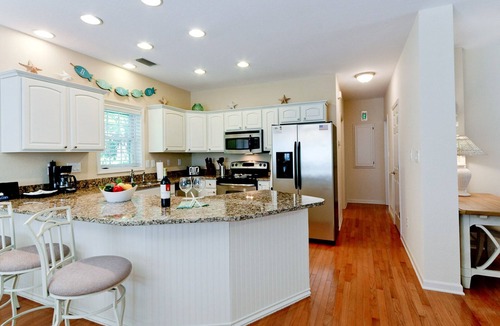 Holmes Beach House | Sunbreeze – Tropical Poolside Living Just Steps from the AMI Beaches