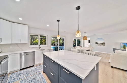 Sanibel House | Sunken Treasure: On West Gulf Across from Beach!