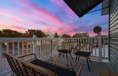 Hyde Park Apartment | Sunlit Sanctuary | Walk to Bayshore | Hyde Park | 1mi to TGH