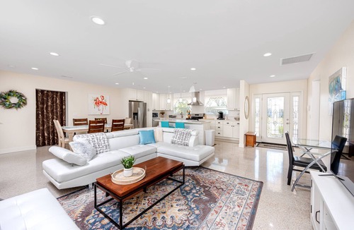 Seminole House | Sunny 3 bd residential home w/pool 5min to beach