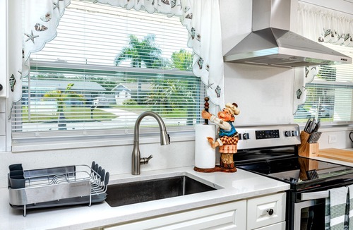 Seminole House | Sunny 3 bd residential home w/pool 5min to beach