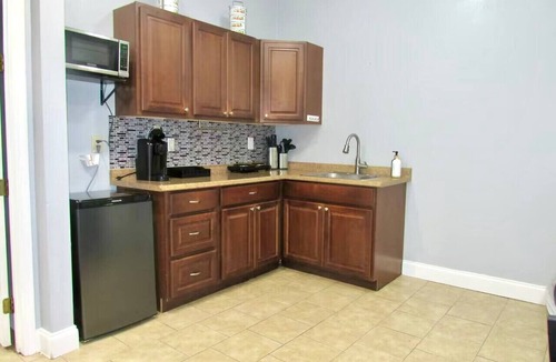 Carrollwood Apartment | Sunny Escape with private patio